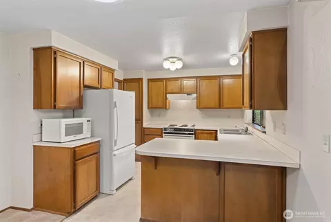 Kitchen - 2610 81st Pl SE, Everett, WA 98203 photo 3 of 4