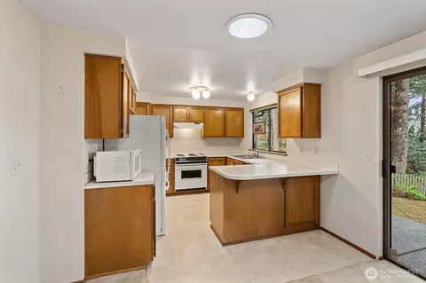Kitchen - 2610 81st Pl SE, Everett, WA 98203 photo 2 of 4
