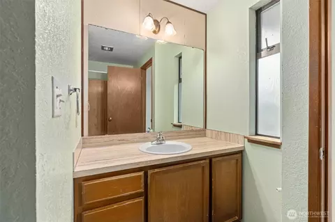 Bath - 2610 81st Pl SE, Everett, WA 98203 photo 1 of 2