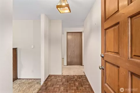 Entry Way - 2610 81st Pl SE, Everett, WA 98203 photo 2 of 2