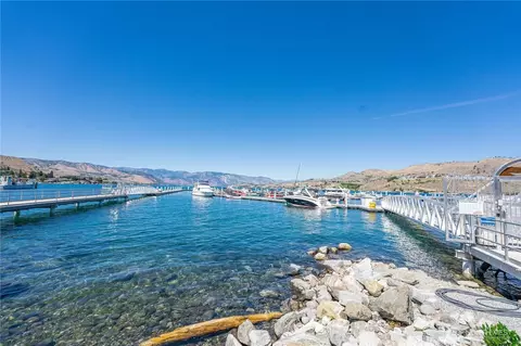 1350 W Woodin Ave #CDE1, Chelan, WA 98816