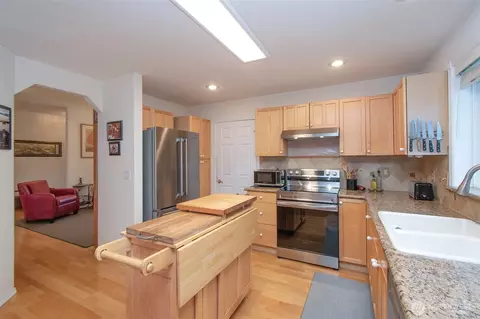 Kitchen - 252 Laura Ln, Sequim, WA 98382 photo 5 of 5