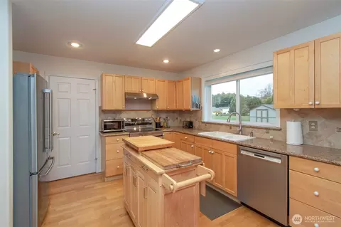 Kitchen - 252 Laura Ln, Sequim, WA 98382 photo 2 of 5
