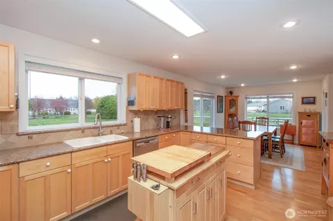 Kitchen - 252 Laura Ln, Sequim, WA 98382 photo 3 of 5