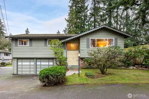 15528 Greenwood Ave N, Shoreline, WA 98133