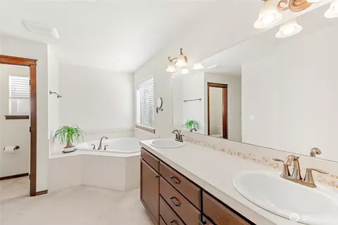 Bath - 3413 189th Pl SE, Bothell, WA 98012 photo 2 of 3