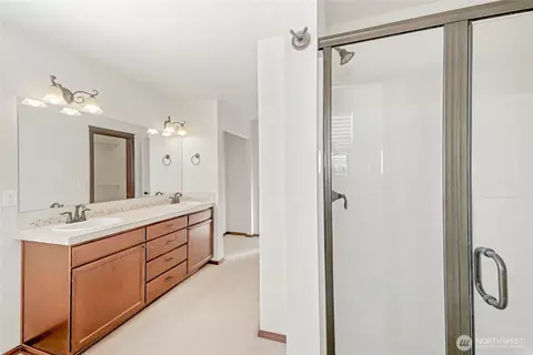 Bath - 3413 189th Pl SE, Bothell, WA 98012 photo 3 of 3