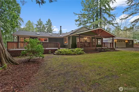 1612 C St NW, Lakebay, WA 98349
