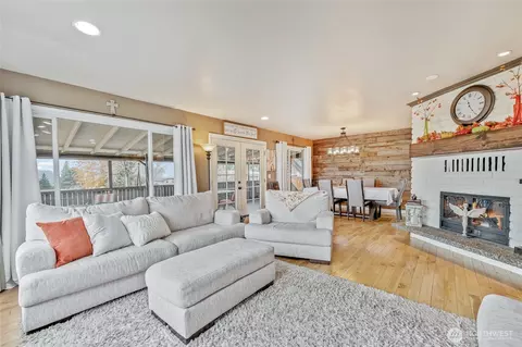 809 N Kenroy Ter, East Wenatchee, WA 98802