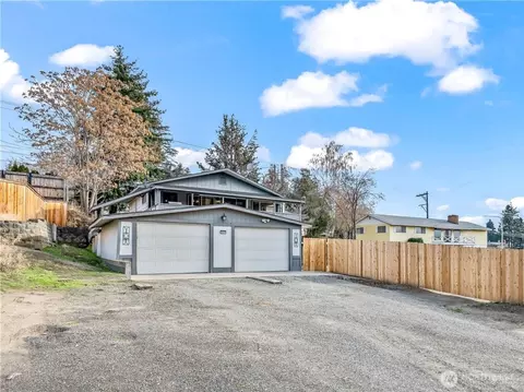 809 N Kenroy Ter, East Wenatchee, WA 98802