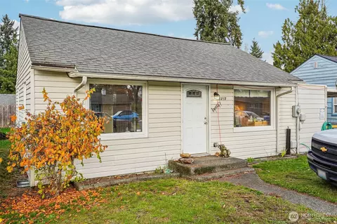 1215 117th St S, Tacoma, WA 98444