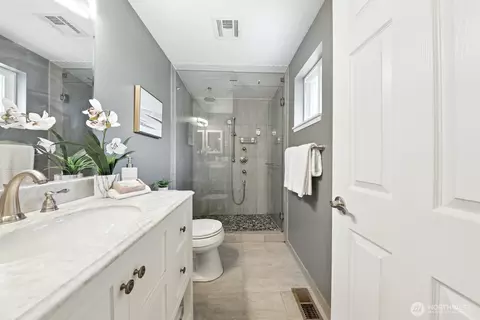 Bath - 2704 130th St SE, Everett, WA 98208 photo 3 of 4