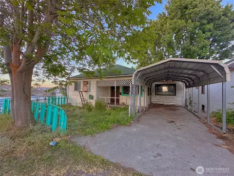 111 Young St, Grand Coulee, WA 99133