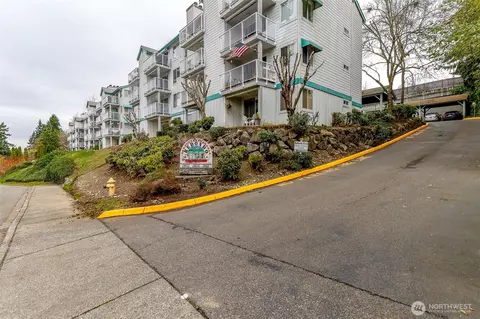 28610 16th Ave S #103, Federal Way, WA 98003