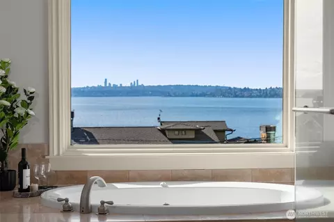 410 8th Ave W, Kirkland, WA 98033