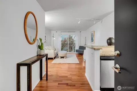 323 Queen Anne Ave N #408, Seattle, WA 98109