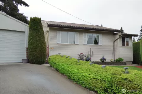 326 Prestwick Dr, Camano Island, WA 98282