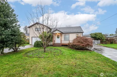 728 15th St NW, Puyallup, WA 98371