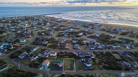 1275 Channel Ave SW, Ocean Shores, WA 98569
