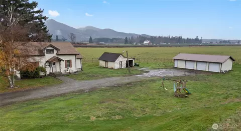 18764 Hickox Rd, Mount Vernon, WA 98273