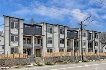 18717 68th Ave NE #103, Kenmore, WA 98028