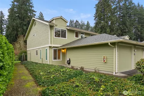 3926 NW Fairway Ln, Bremerton, WA 98312