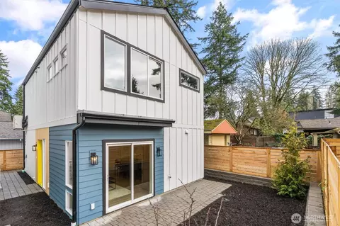 14306 Roslyn Pl N, Seattle, WA 98133