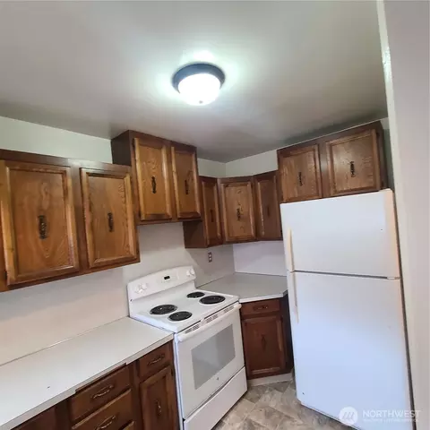 Kitchen - 960 19th, Longview, WA 98632 photo 2 of 2