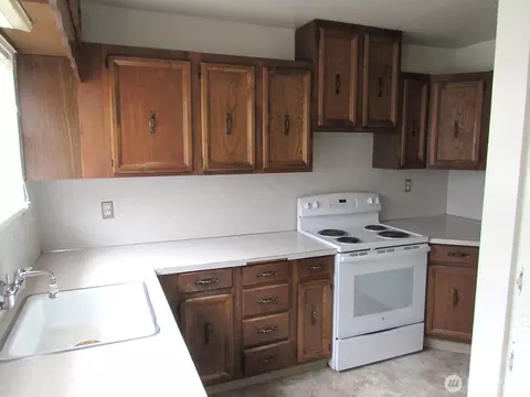 Kitchen - 960 19th, Longview, WA 98632 photo 1 of 2