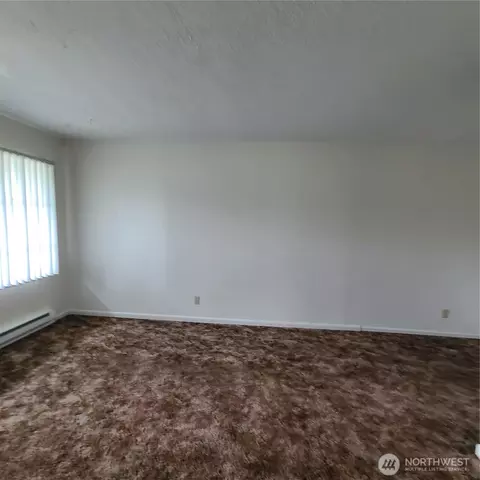 Living - 960 19th, Longview, WA 98632 photo 5 of 5