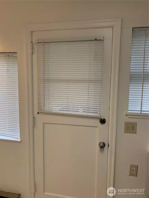 Entry Way - 960 19th, Longview, WA 98632 photo 2 of 2