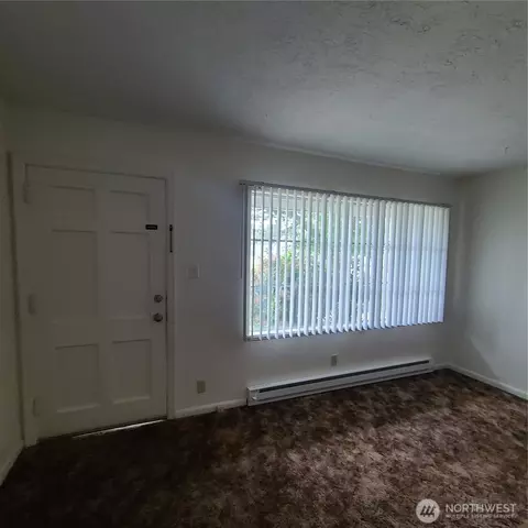 Living - 960 19th, Longview, WA 98632 photo 1 of 5