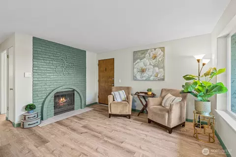 1020 S 230th St #B108, Des Moines, WA 98198