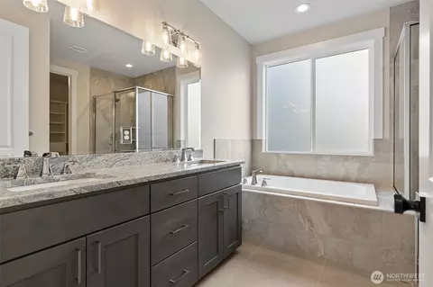 Bath - 1529 Lockridge Loop E, Enumclaw, WA 98022 photo 2 of 5