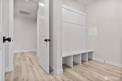Entry Way - 1529 Lockridge Loop E, Enumclaw, WA 98022 photo 2 of 3