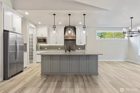 Kitchen - 1529 Lockridge Loop E, Enumclaw, WA 98022 photo 5 of 6