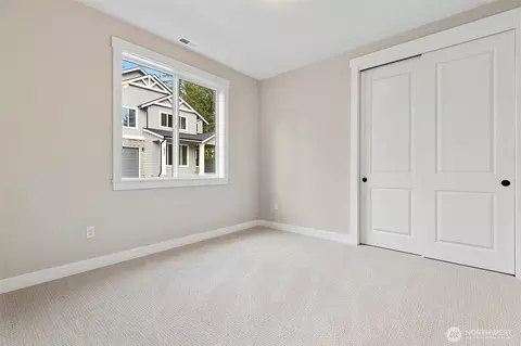 Bedroom - 1529 Lockridge Loop E, Enumclaw, WA 98022 photo 3 of 4