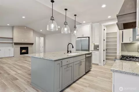 Kitchen - 1529 Lockridge Loop E, Enumclaw, WA 98022 photo 6 of 6