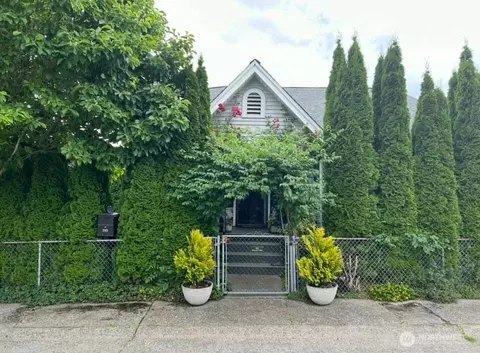 305 Olympic Pl, Bremerton, WA 98312