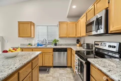 Kitchen - 18714 17th Ave E, Spanaway, WA 98387 photo 1 of 7