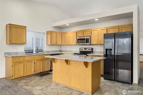 Kitchen - 18714 17th Ave E, Spanaway, WA 98387 photo 5 of 7