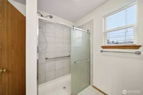 Bath - 18714 17th Ave E, Spanaway, WA 98387 photo 1 of 4