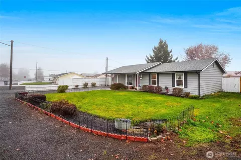 326 W 8th St, Warden, WA 98857