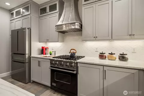 Kitchen - 1278 Haystack Ave SE, North Bend, WA 98045 photo 3 of 4