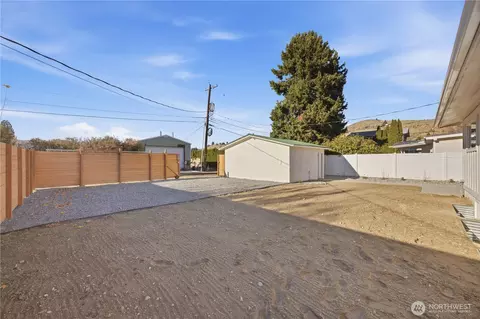 409 N Cedar St, Chelan, WA 98816 photo 27