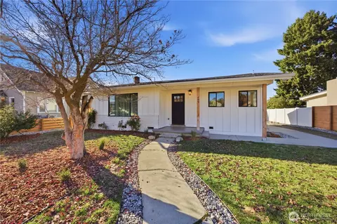 409 N Cedar St, Chelan, WA 98816