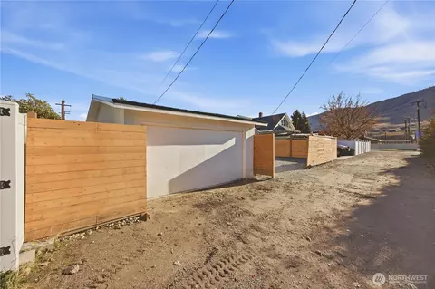 409 N Cedar St, Chelan, WA 98816 photo 29