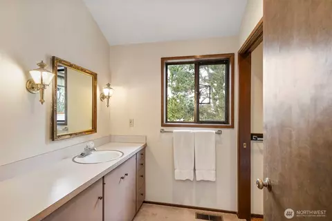 Bath - 70 Twin View Dr, Sequim, WA 98382 photo 3 of 4