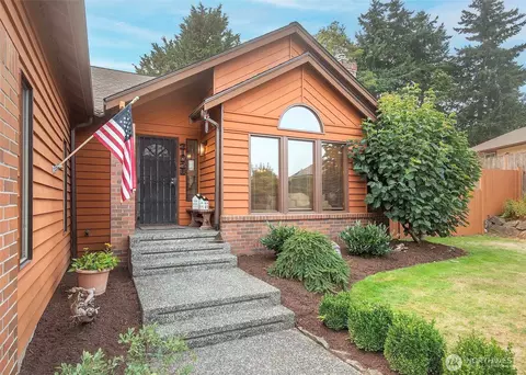 21028 36th Pl W, Lynnwood, WA 98036