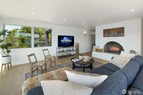 Living - 8256 Orcas Rd, Eastsound, WA 98245 photo 4 of 4